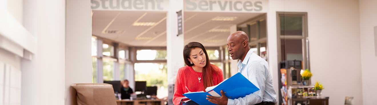 advisor with student