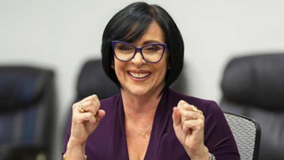Dr. Yanira Raíces