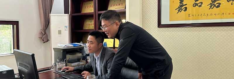 MBA Students Li Yang and Hao Wu